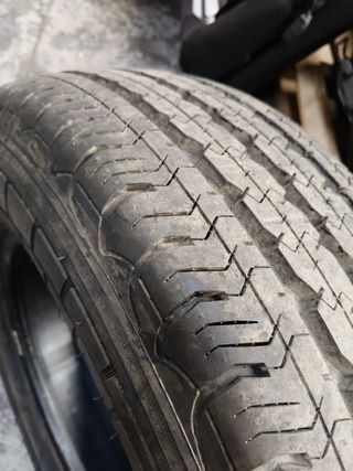 Neumático Pirelli 225-70 R15 C 112 110