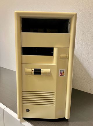 Caja PC AT vintage y placa averiada de 386 DX