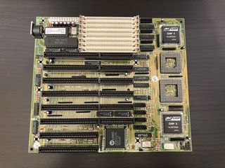 Caja PC AT vintage y placa averiada de 386 DX