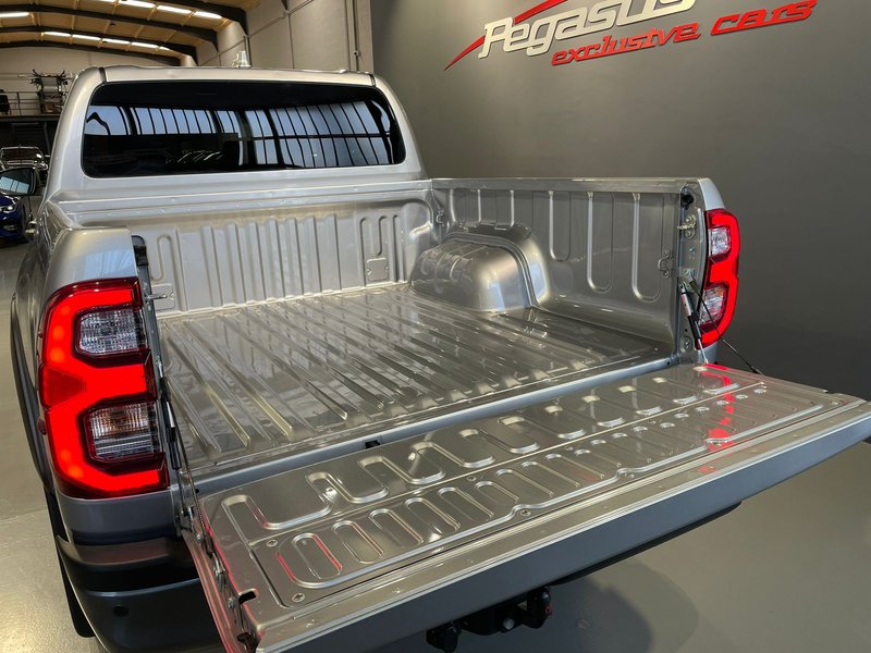 Toyota Hilux 2025, foto 8