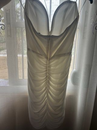 Vestido escote corazon Zara.