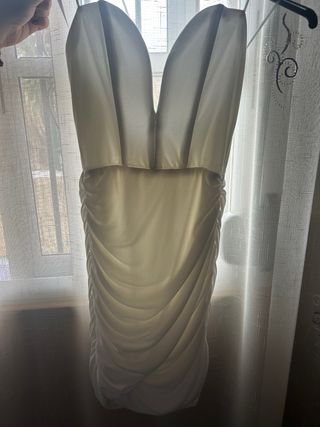 Vestido escote corazon Zara.