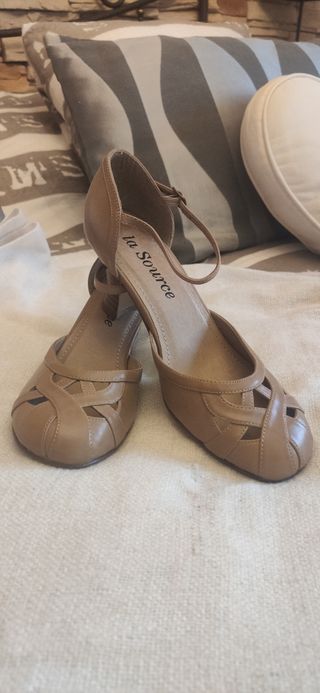 Zapatos salón beige