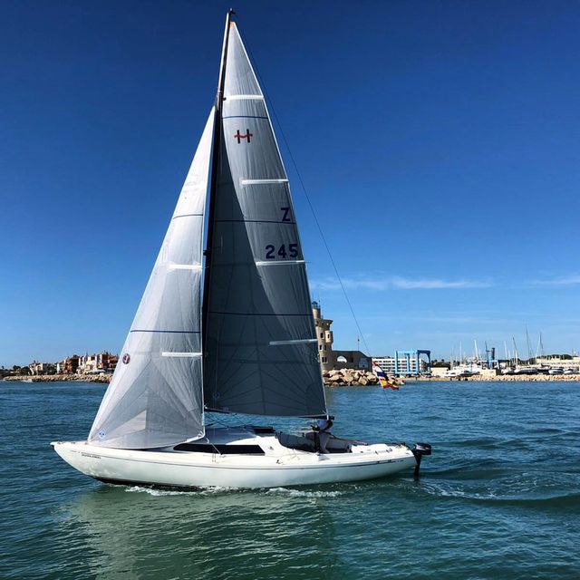 Velero 27 pies