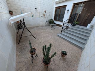 CASA MUY GRANDE Y MODERNA CÉNTRICA