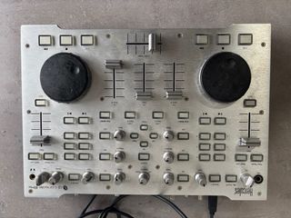 Mesa de DJ Console RMX Hercules