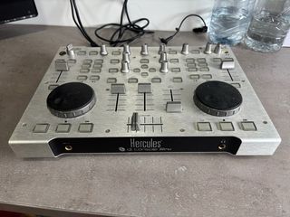 Mesa de DJ Console RMX Hercules