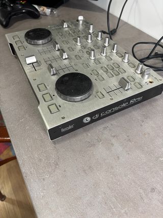 Mesa de DJ Console RMX Hercules