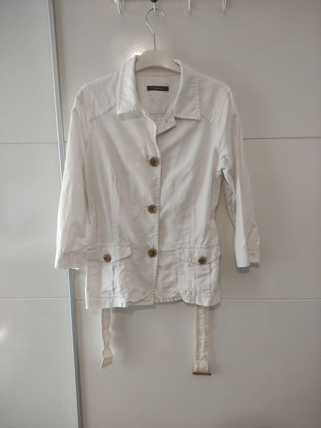 Sobrecamisa blanca con cinturón