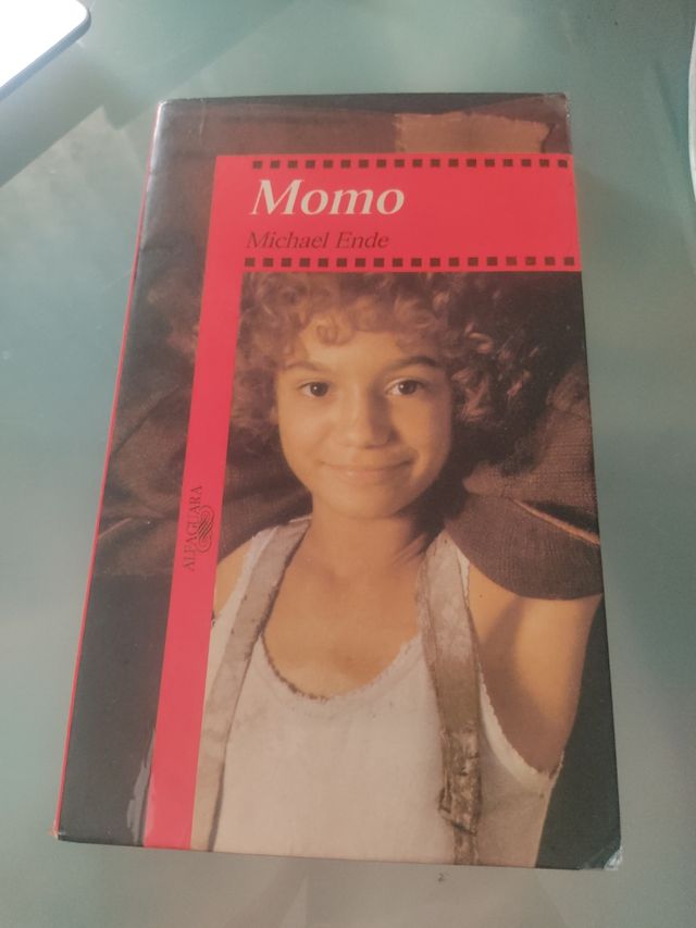 Momo (Spanish Language Edition)