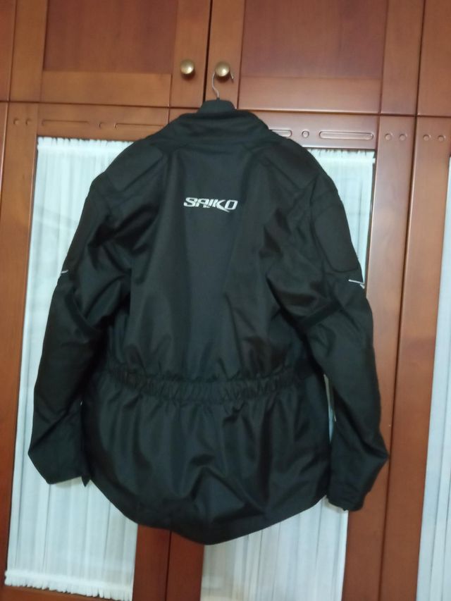 Conjunto de moto en perfecto estado.