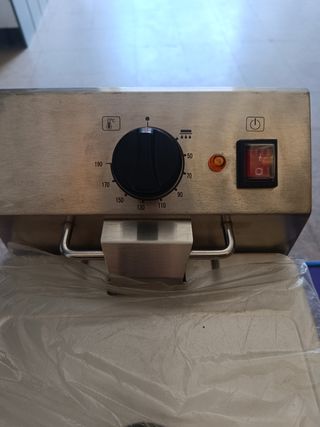 Freidora profesional electrica 8L con grifo