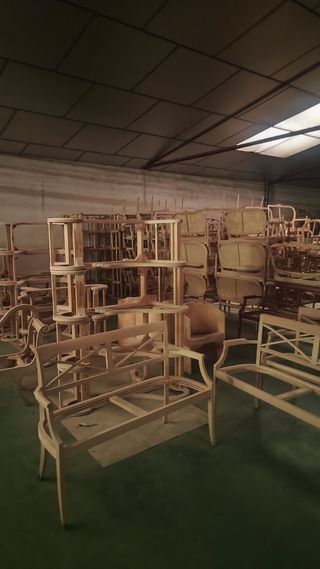 Muebles auxiliares por unidad o total 
