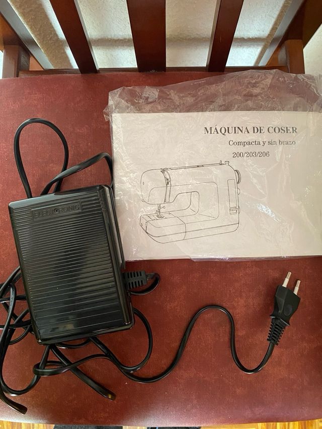 Maquina de coser portatil nueva