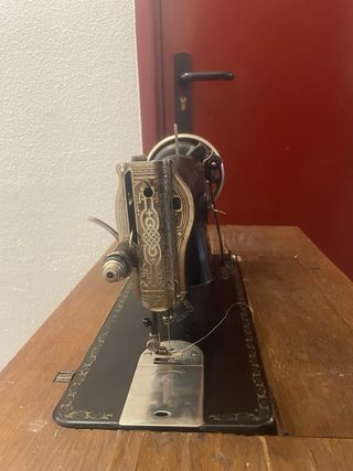 Maquina de coser antigua