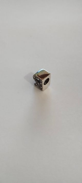 Letra R Pandora Charm