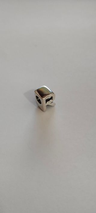 Letra R Pandora Charm