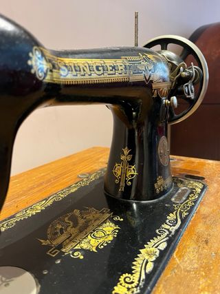 Maquina coser singer antigua