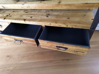 Mueble de TV estilo rústico-industrial 