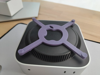Soporte Mac Mini M4 con logo Apple