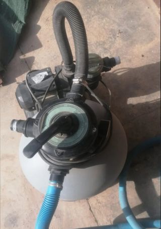 Piscina Tous con depuradora de arena.