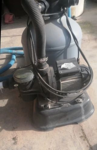 Piscina Tous con depuradora de arena.