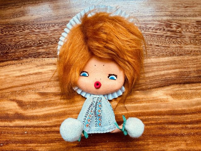 Colgador con forma de muñeca