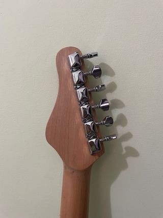 Guitarra eléctrica Behringer y amplificador