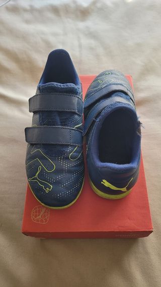 Botas de fútbol número 33