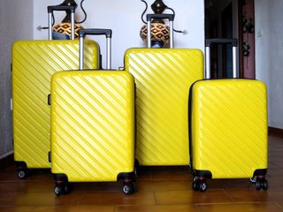 4 Maletas 1 x 23kg + 1 x 20kg + 1 x 10kg + 1 x 8kg