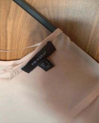 Blusa rosa con volante