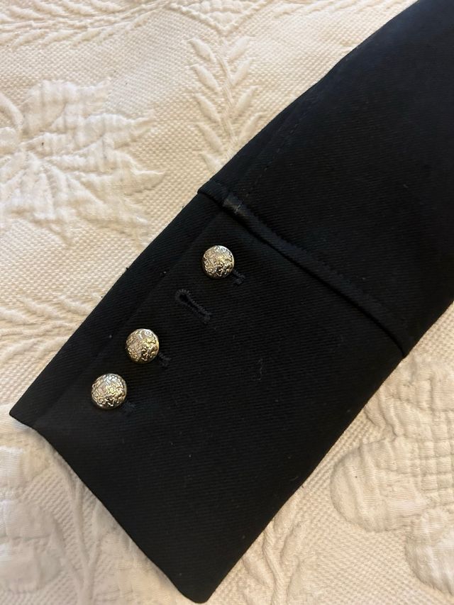 Abrigo negro militar