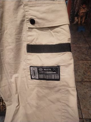 Pantalones joggers,crema, talla L.