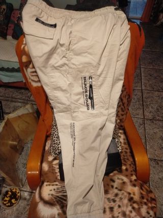 Pantalones joggers,crema, talla L.