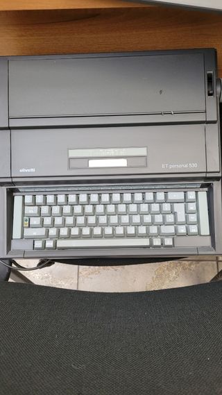 Macchina per scrivere olivetti