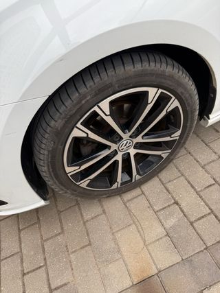 Volkswagen Golf DSG7 R-line