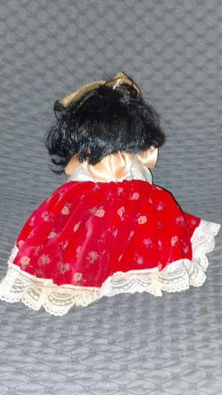 Bambolina in ceramica