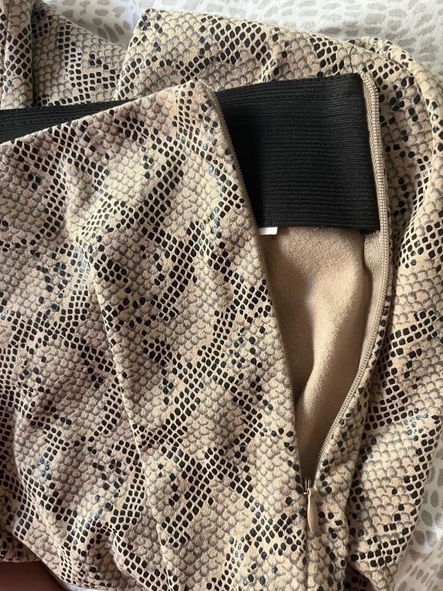 Pantalones animal print Zara