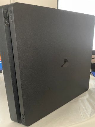 Play Station 4 1TB con muy poco uso