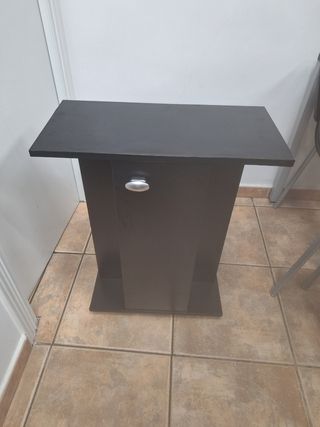 Mesa auxiliar con ruedas