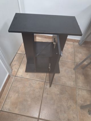 Mesa auxiliar con ruedas