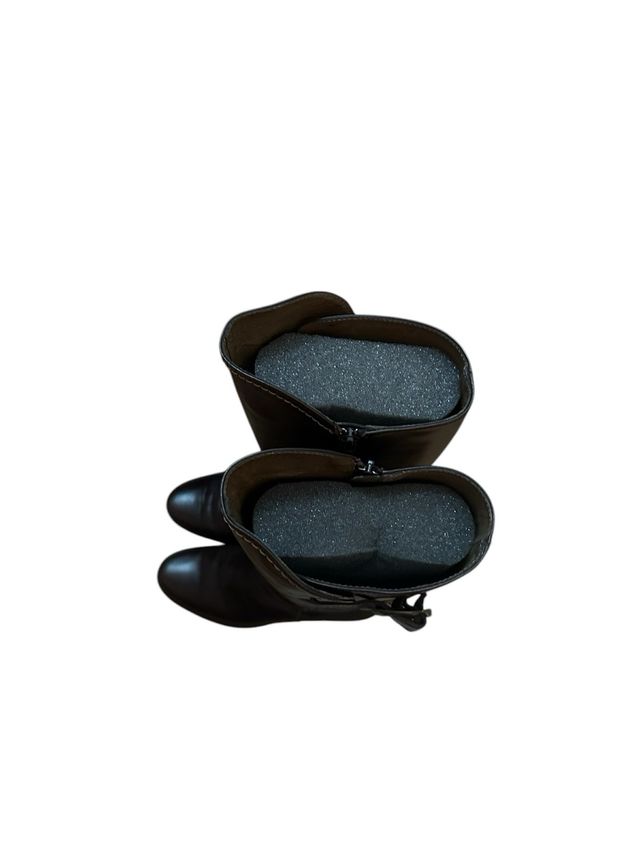 Botas  de mujer de piel sin estrenar una  puesta