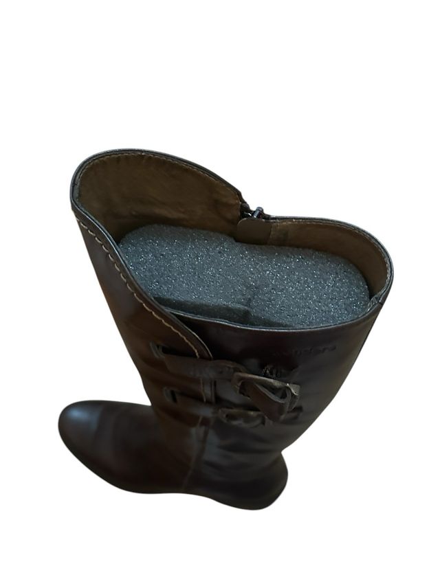 Botas  de mujer de piel sin estrenar una  puesta