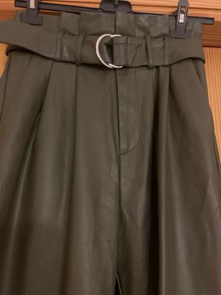 Pantalon efecto piel