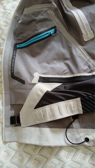 Abrigo helly hansen montaña odin mujer precio:500€