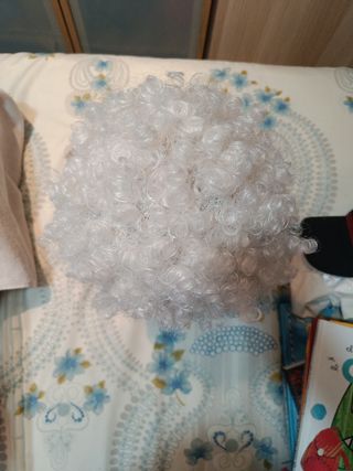 Peluca blanca rizada