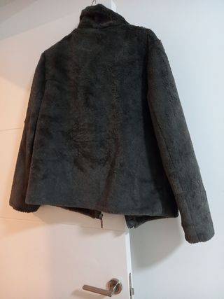 Chaqueton piel gris sintetico