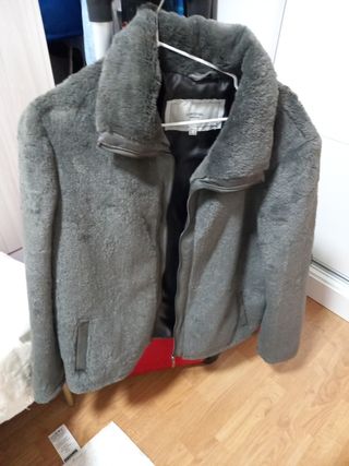 Chaqueton piel gris sintetico