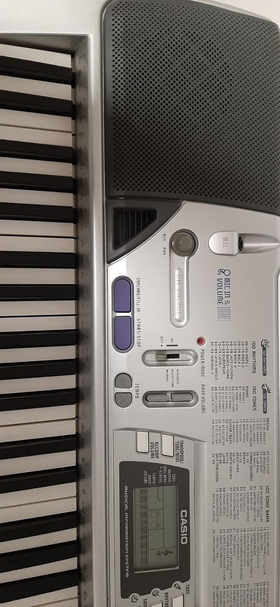 Teclado piano Casio CTK-496 con soporte