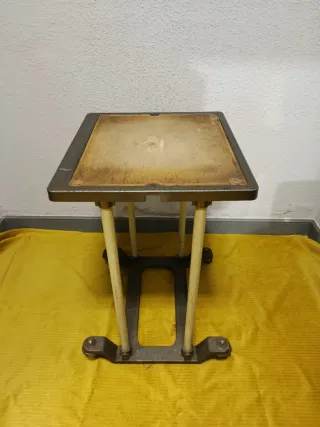 MESA DE MAQUINA DE ESCRIBIR